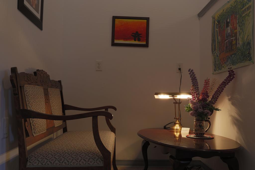 Meems Elliston B&B 외부 사진