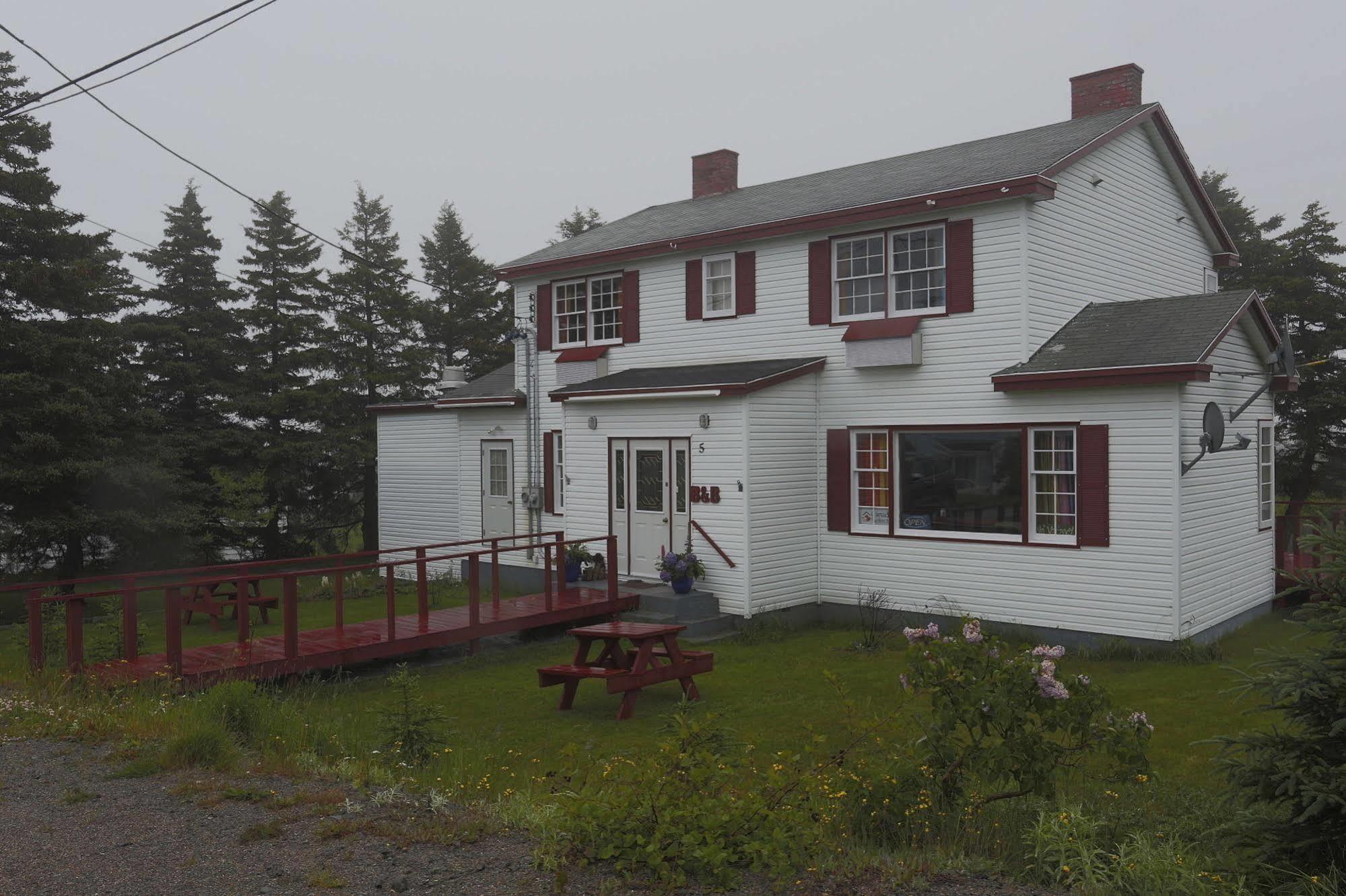 Meems Elliston B&B 외부 사진