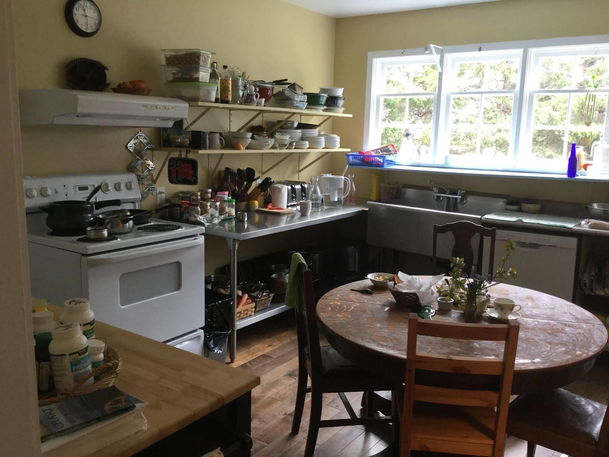 Meems Elliston B&B 외부 사진