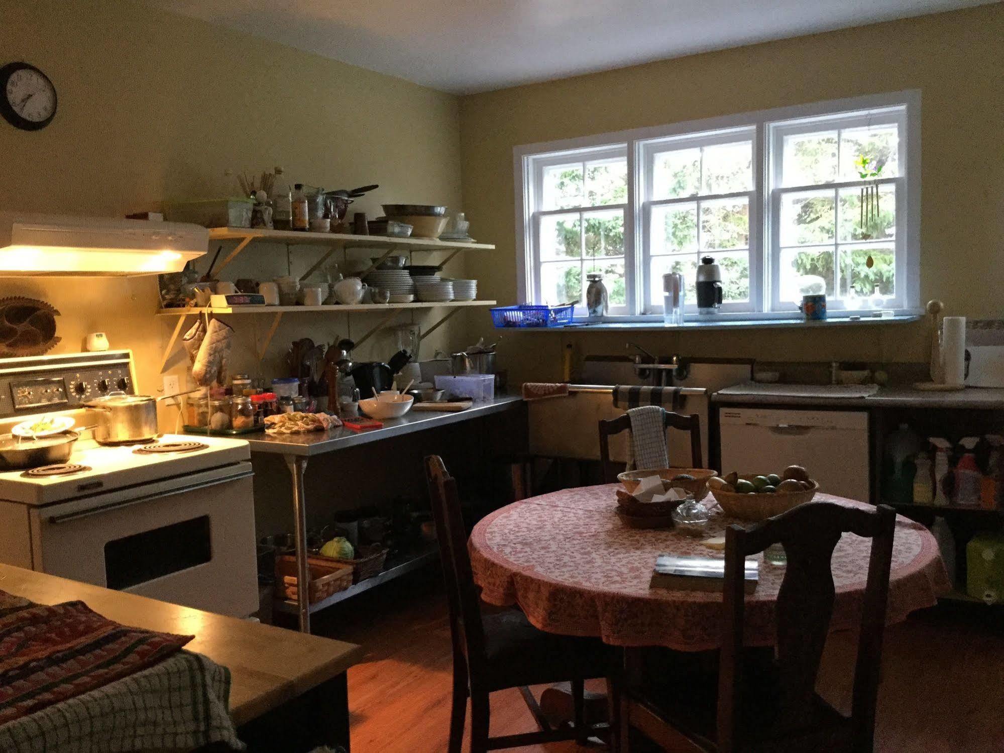 Meems Elliston B&B 외부 사진